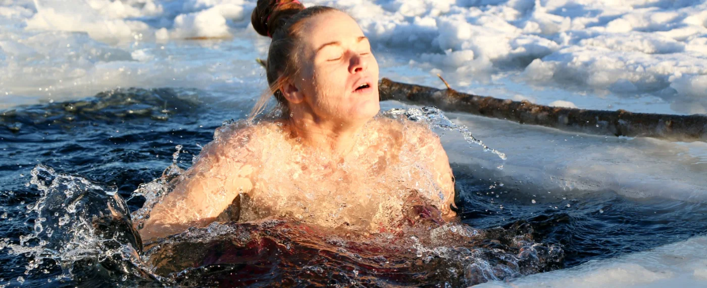 Compass immersion therapy pod for hot and cold therapy